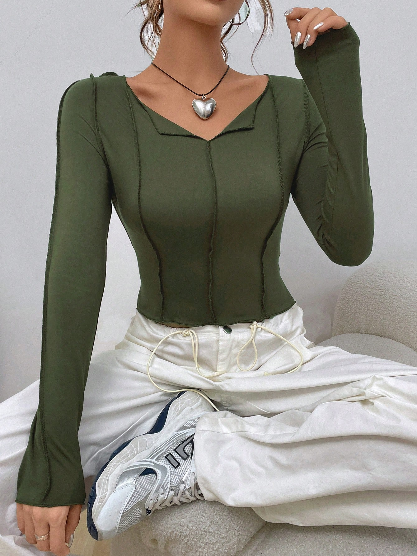 Small V-neck, soft, stretchy,  - S&S Watches & Jewelry Ho Chi Minh recension och pris